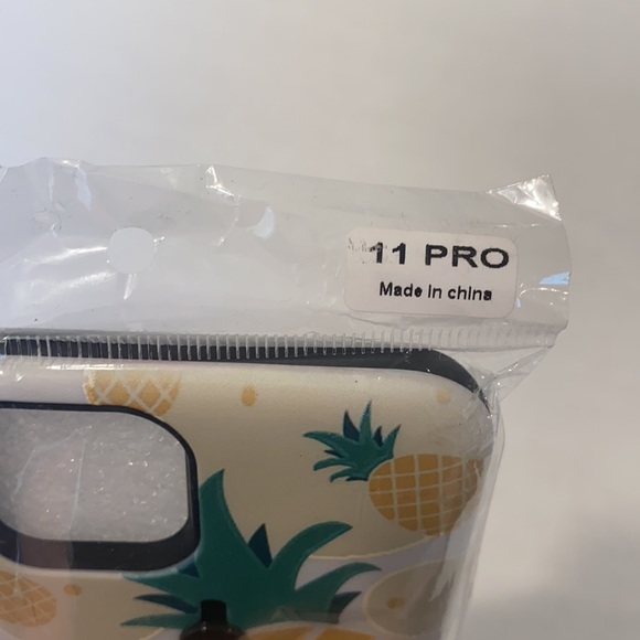 NWT iPhone 11 Pro pineapple phone case - Picture 2 of 6
